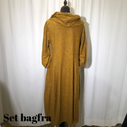 Thing design kjole med krave i opkradset viscose bronze gul