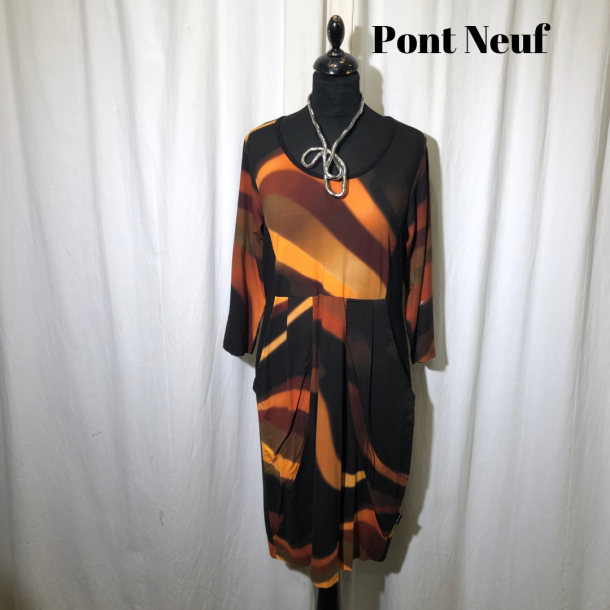 Pont Neuf design kjole med indsat taljestykke mnster terracotta