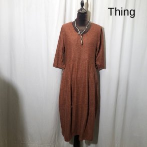 Thing Design kjole i opkradset viscose terracotta