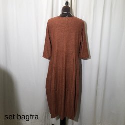 Thing Design kjole i opkradset viscose terracotta