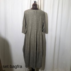 Thing design kjole i opkradset viscose Vd Sand