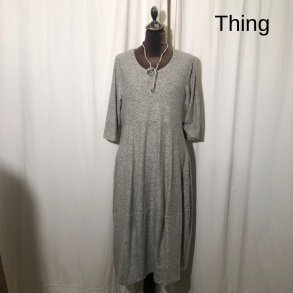 Thing Design kjole i opkradset viscose lys gr