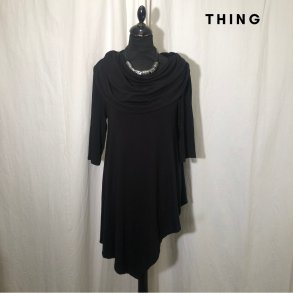 2025 Thing bambus tunika med spids og krave sort