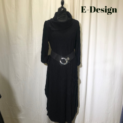 E-Design kjole i strukturstof med twistet krave Sort