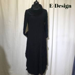 E-Design kjole i strukturstof med twistet krave Sort