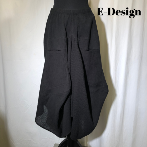 2025 E-Design vandfalds nederdel i crepet hr/bomuld Sort