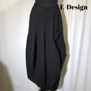 2025 E-Design lang vandfaldsbuks i crepet hr/bomuld Sort