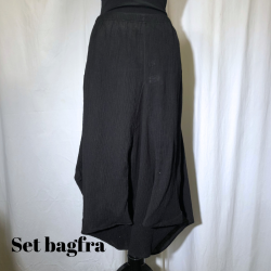 2025 E-Design lang vandfaldsbuks i crepet hr/bomuld Sort