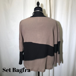 2025 E-Design 2-farvet bluse med 3/4 rme crepet hr/bomuld ddyr/sort