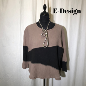 2025 E-Design 2-farvet bluse med 3/4 rme crepet hr/bomuld ddyr/sort