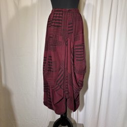 2025 Blu Berry vandfalds nederdel i babyfljs bourgogne grafisk