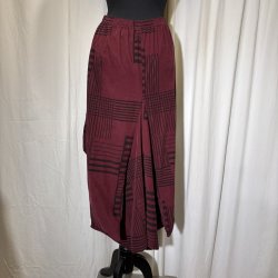 2025 Blu Berry vandfalds nederdel i babyfljs bourgogne grafisk