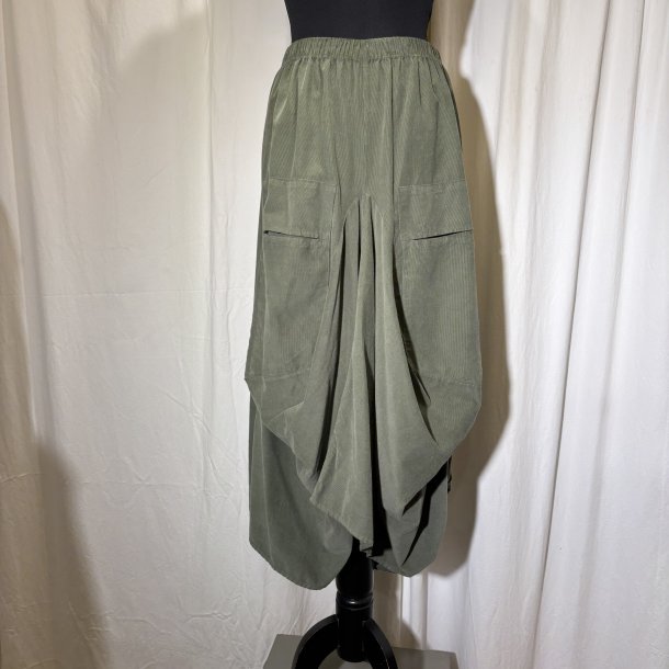 2025 Blue Berry vandfalds nederdel i babyfljl lys army