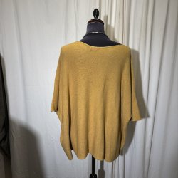 2025 Design strik bred one-size med 3/4 rme okker gul