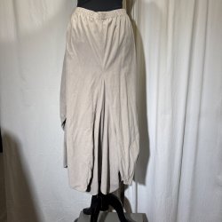 2025 Blue Berry vandfalds nederdel i babyfljl sand ensfarvet