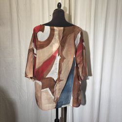 2026 Blue Berry bred bluse i grafiske br�nde farver