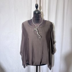 2026 Silke/Viscose klassisk bred bluse med indertop M�rk brun