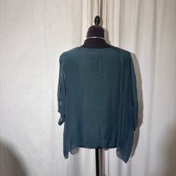 2026 Silke/Viscose klassisk bred bluse med indertop flaskegr�n