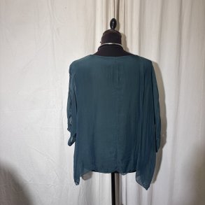 2026 Silke/Viscose klassisk bred bluse med indertop flaskegr�n