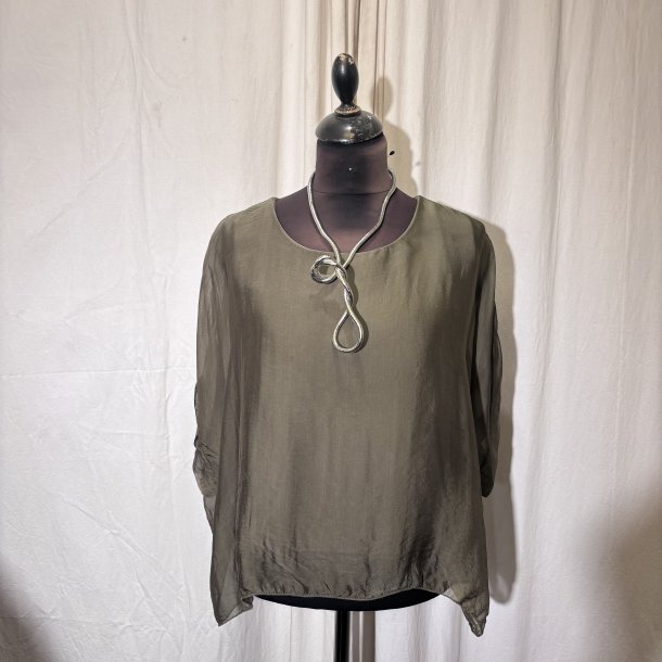 2026 Silke/viscose klassisk bred bluse gyldengr�n