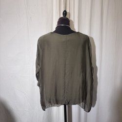 2026 Silke/viscose klassisk bred bluse gyldengr�n