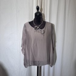 2026 Silke/Viscose klassisk bred bluse med indertop m�rk sandfarvet