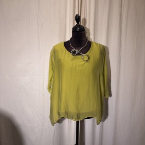 2026 Silke/Viscose klassisk bred bluse med indertop Lime