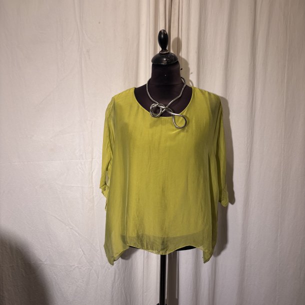 2026 Silke/Viscose klassisk bred bluse med indertop Lime