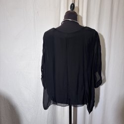 2026 Silke/Viscose klassisk bred bluse med indertop sort