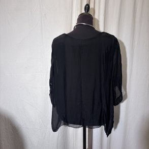 2026 Silke/Viscose klassisk bred bluse med indertop sort