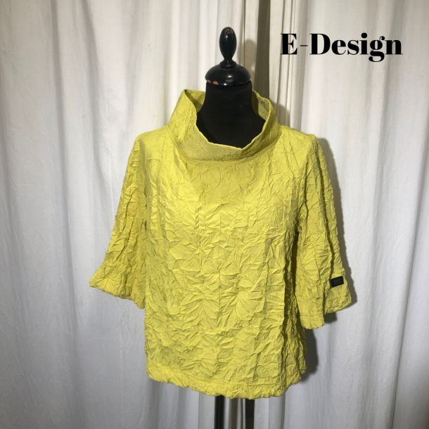 2024 E-Design crinkle kort bluse med krave lime