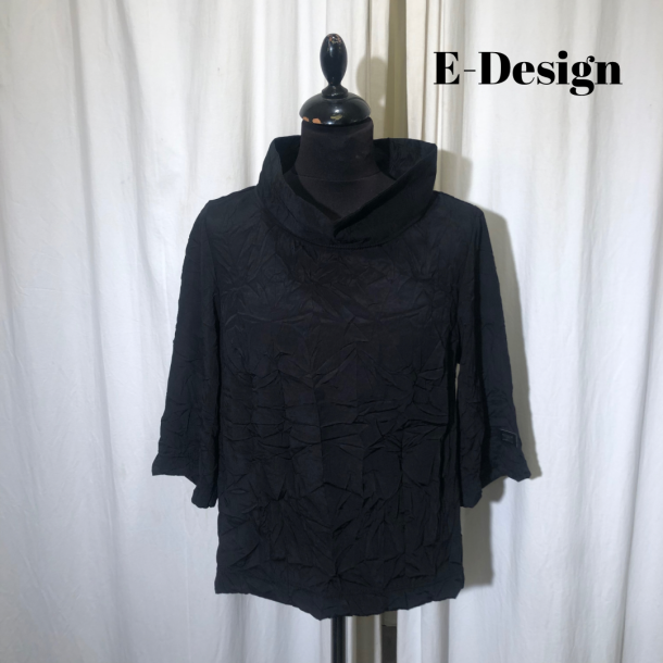 2024 E-Design crinkle kort bluse med krave 3/4 rme sort