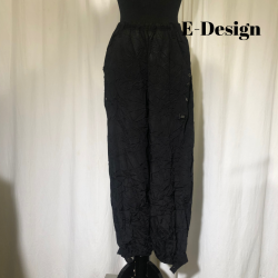 E-Design crinkle buks med asymetrisk afslutning i ben sort