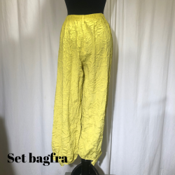 E-Design crinkle buks med asymetrisk afslutning i ben lime