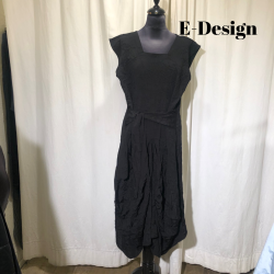 2025 E-Design crinkle vandfalds kjole med bindebnd sort