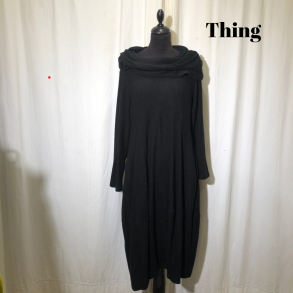 Thing design kjole med krave i opkradset viscose sort