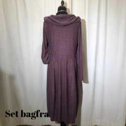 Thing design kjole med krave i opkradset viscose Lilla