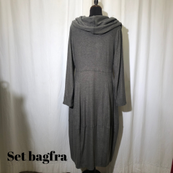 Thing design kjole med krave i opkradset viscose jordgr