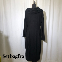 Thing design kjole med krave i opkradset viscose sort