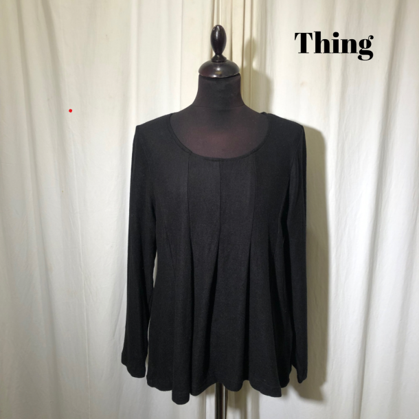 2024-2 Thing design bluse med lg i opkradset viscose Sort