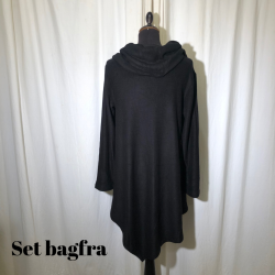 Thing spidsbluse med krave i opkradset viscose Sort