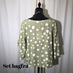 2024-2 BlueBerry kort bluse med rme i lg prik Lysgrn/hvid