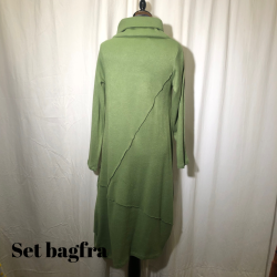 E-Design kjole med twistet krave i viscose &amp; kashmir blanding Lys grsgrn