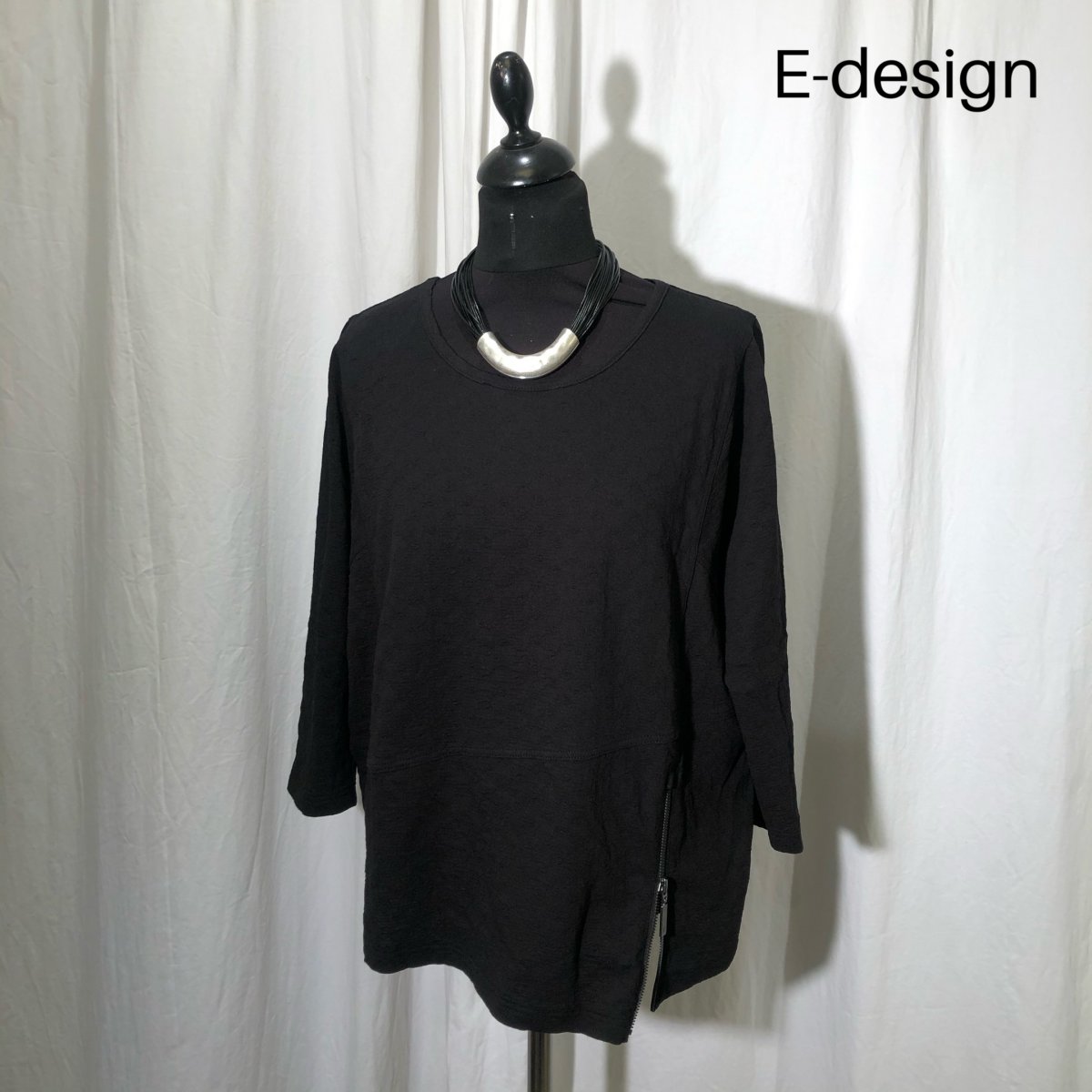 Objector binær Anzai E-design bluse med spids og lynlås sort - Bluser - Stine & Ko